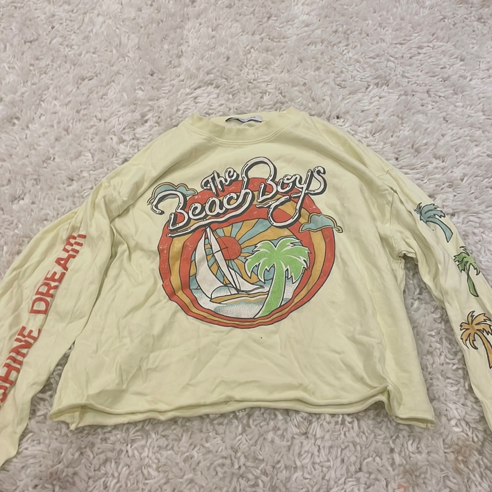 Light weight yellow long sleeve! Daydreamer brand